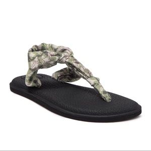 SANUK Yoga Sling Green Ella Print Thong Sandals 9
